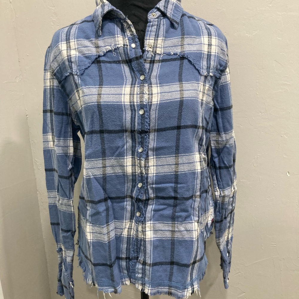 Blue Plaid woman’s western shirt. Pearl snap